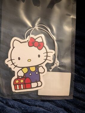 🦋 Sanrio Hello Kitty Freshy